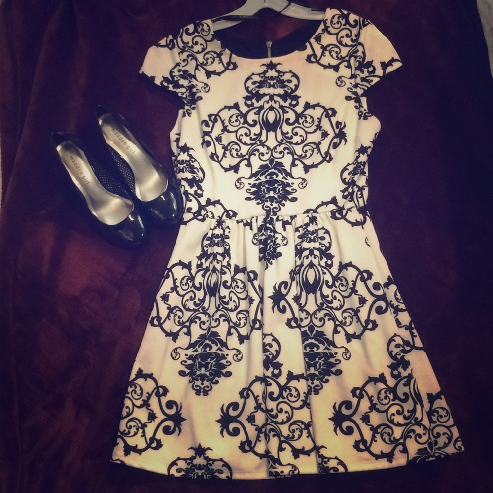 Black and white fleur-de-lis dress